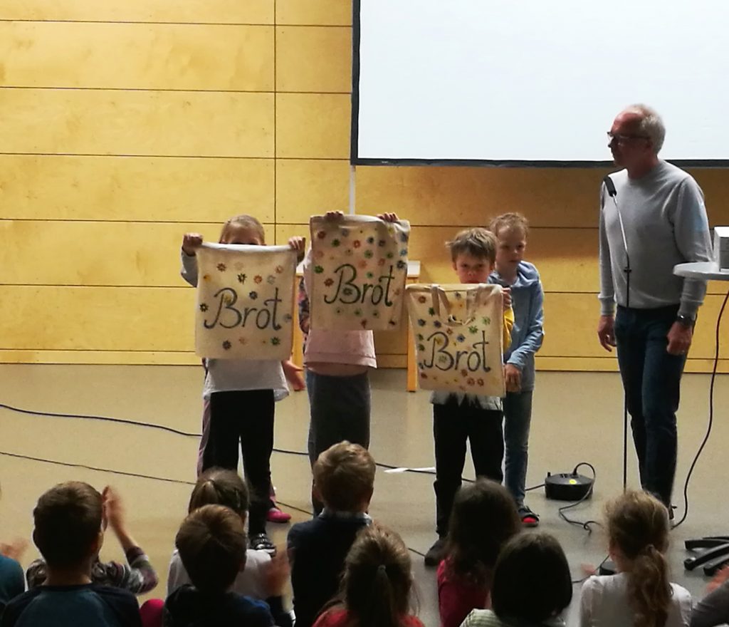 Fridays for Future-Aktionen: Filme, Brottaschen und Becherpflanzen